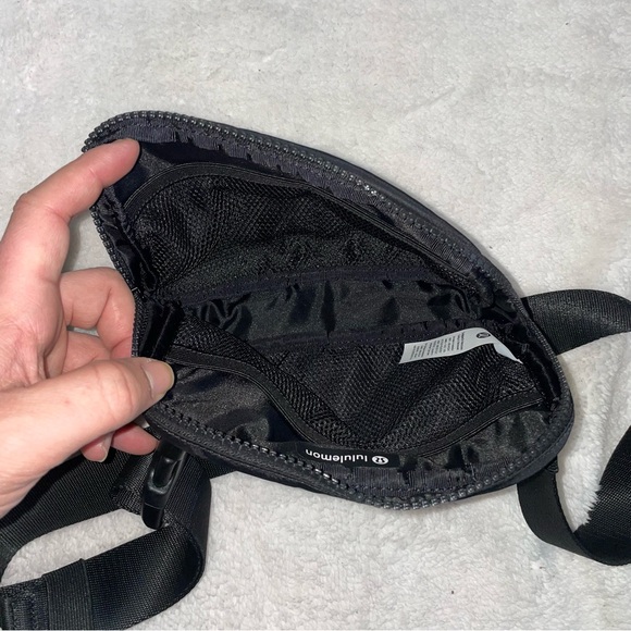 Lululemon OG Black Belt Bag - Picture 6 of 10